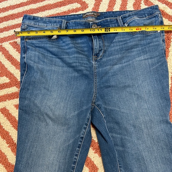 TORRID 18 #feelthefit super skinny high rise super soft jeans in EUC - Picture 2 of 8